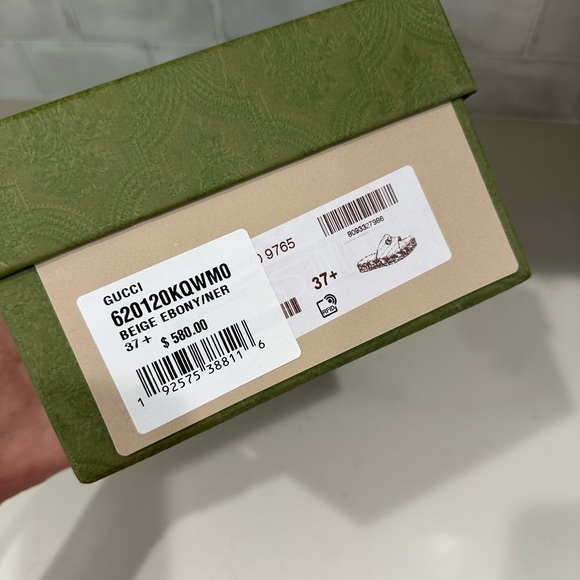 Gucci slides, worn 2 times only! Size 37 1/2. Fits like a woman’s 6 1/2 to 7. - Picture 5 of 12